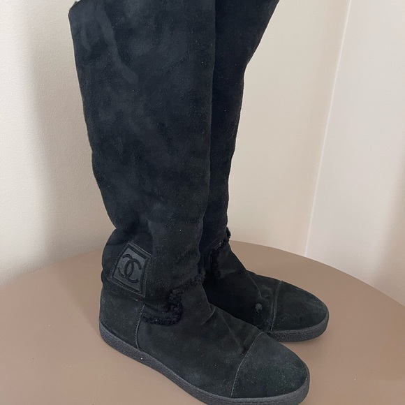 Chanel suede boots, size 8, warm, very comfy - Picture 4 of 7